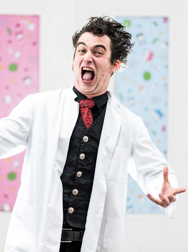 Foto von Dr. Bizarro von Die Möbelmagier der dunklen Zitadelle